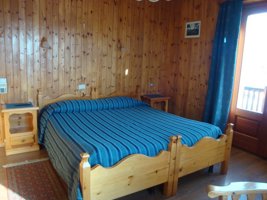 Hotel Alpe Fleurie Champoluc Exterior foto