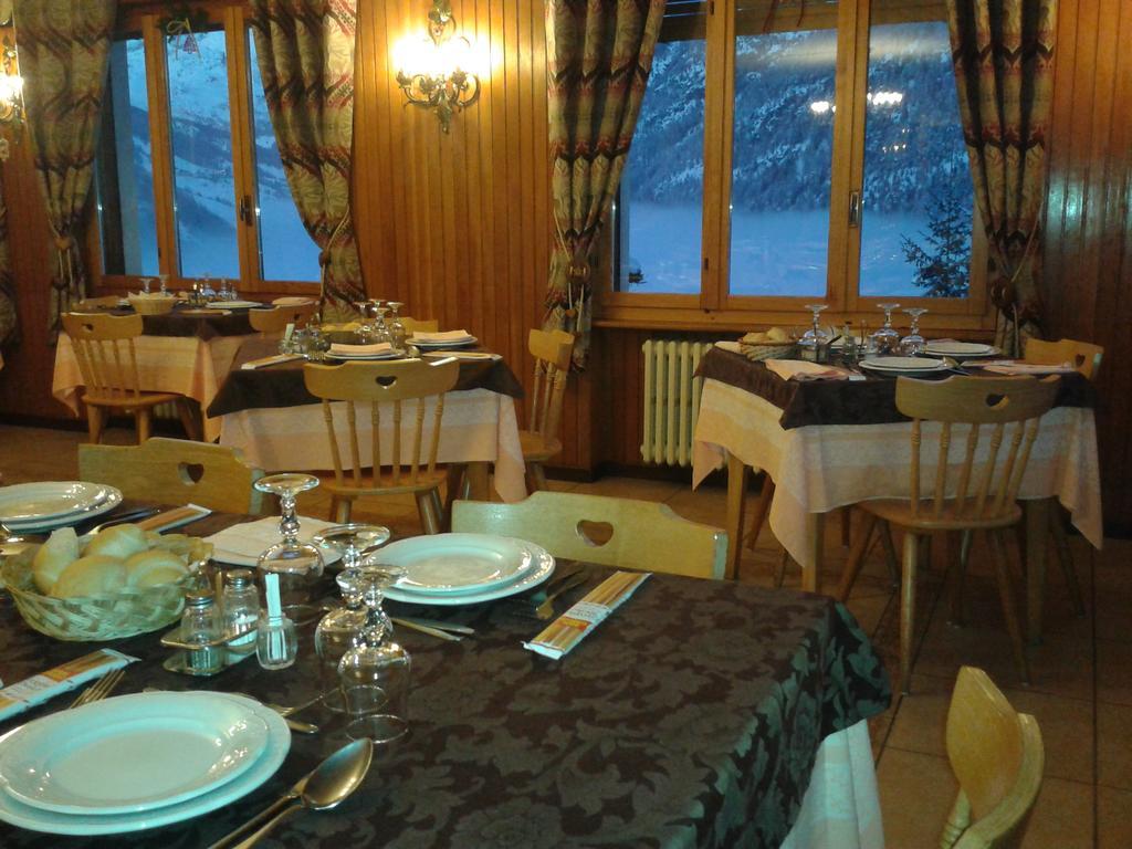 Hotel Alpe Fleurie Champoluc Exterior foto