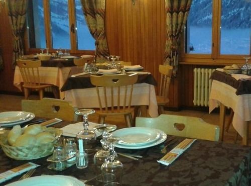 Hotel Alpe Fleurie Champoluc Exterior foto